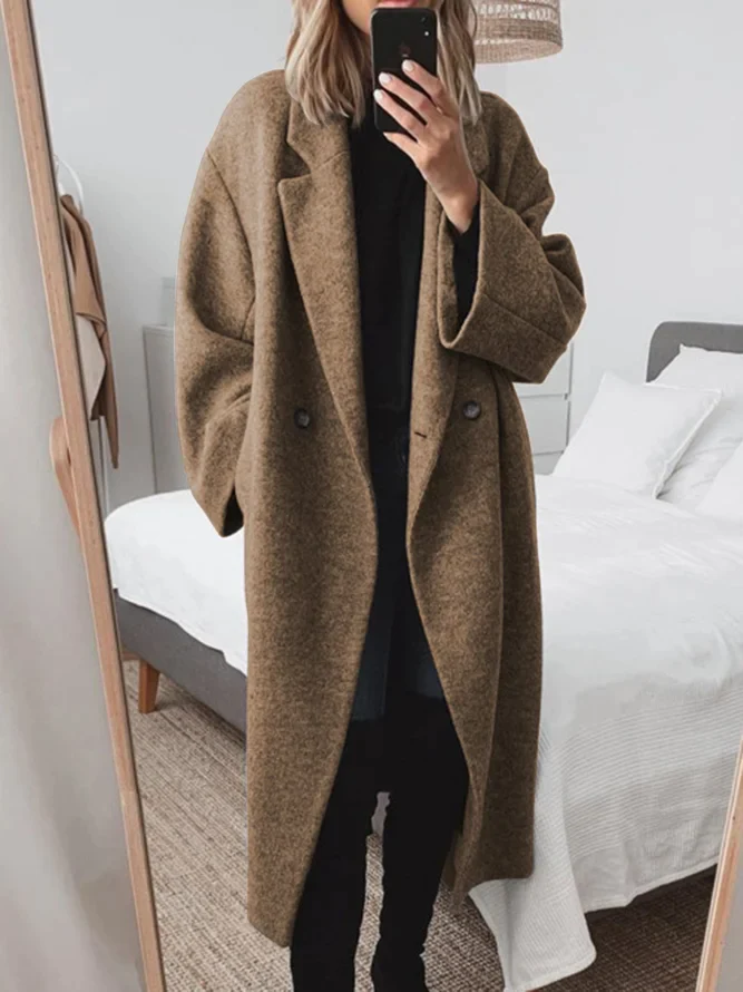 "Manteau femme oversize en laine mélangée, moderne et élégant, chaud et léger, style tendance pour l'hiver."