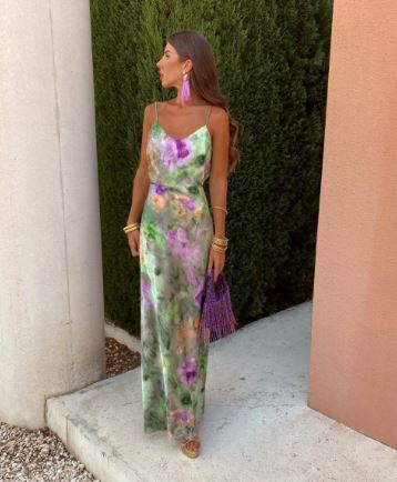 Damska elegancka sukienka maxi z żywym nadrukiem halo-dye i odpinanym szalem, idealny luźny krój na lato.