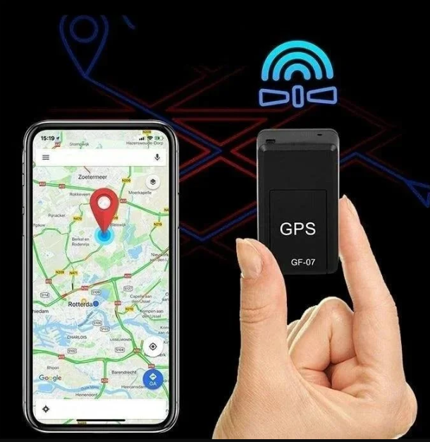 Mini magnetyczny lokalizator GPS w kolorze czarnym, kompaktowy i dyskretny, do globalnego śledzenia bez abonamentu, wytrzymały i łatwy w instalacji.