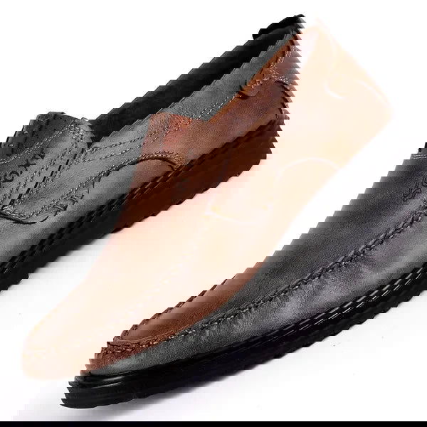 Mokasyny skórzane męskie w kolorze brązowym, eleganckie i solidne, z antypoślizgową podeszwą, idealne na co dzień.