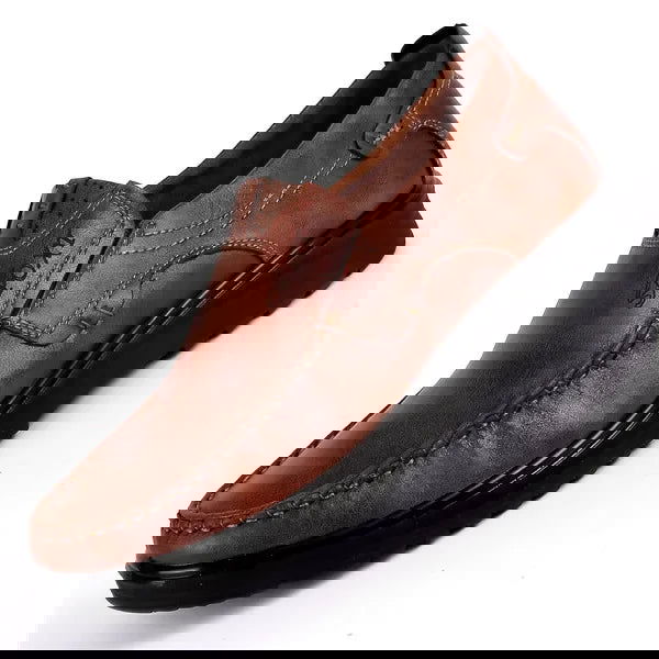 Mokasyny skórzane męskie w kolorze brązowym, eleganckie i solidne, z antypoślizgową podeszwą, idealne na co dzień.