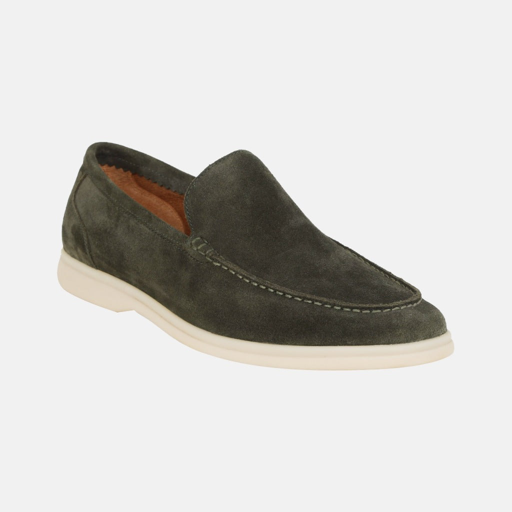 Męskie skórzane mokasyny vintage, styl klasyczny, kolor brązowy, trwały komfort, ponadczasowy design, antypoślizgowa podeszwa.
