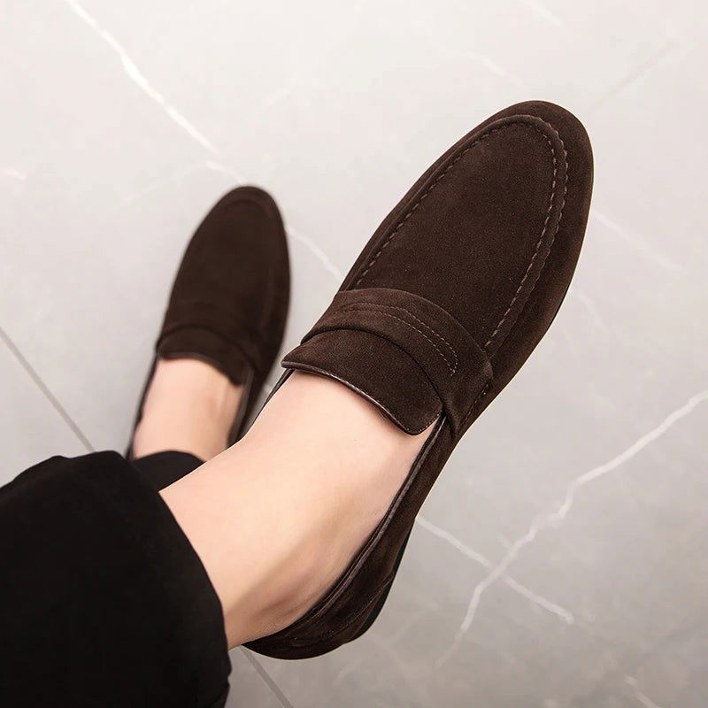 Mokasyny męskie klasyczne z zamszu premium, eleganckie i komfortowe dla szykownego, casualowego stylu.