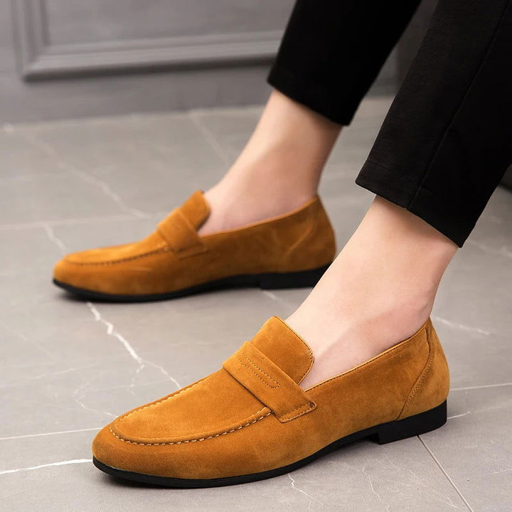 Mokasyny męskie klasyczne z zamszu premium, eleganckie i komfortowe dla szykownego, casualowego stylu.