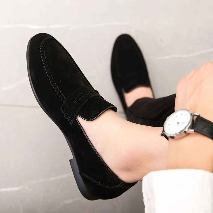 Mokasyny męskie klasyczne z zamszu premium, eleganckie i komfortowe dla szykownego, casualowego stylu.