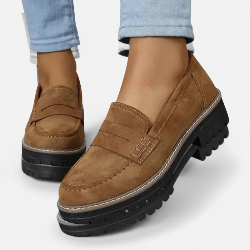 Mokasy damskie ortopedyczne: beżowe, wygodne, z ortopedycznym wsparciem.