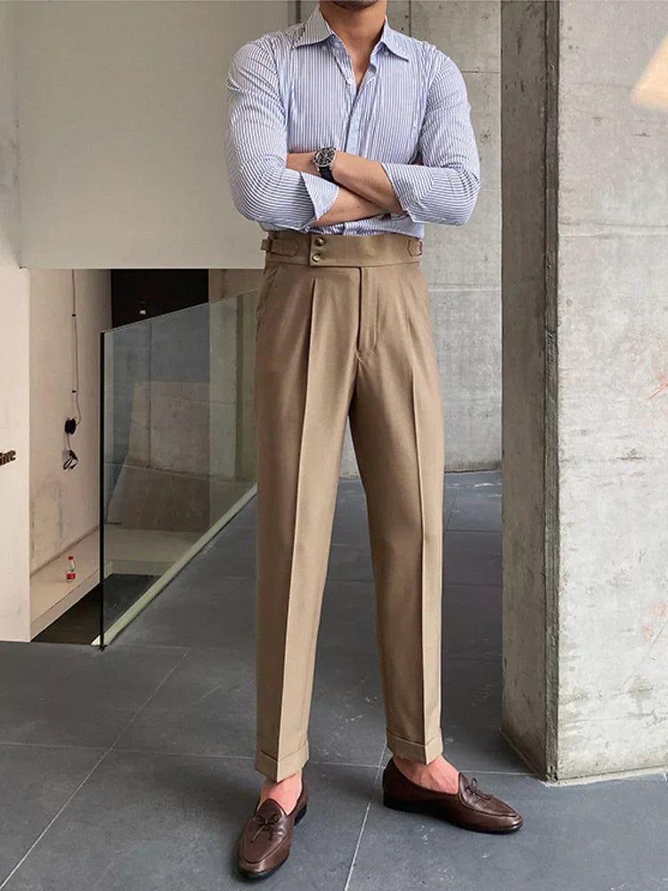 Męskie eleganckie spodnie garniturowe, nowoczesny krój, lekki materiał, ciemny kolor, idealne na formalne okazje