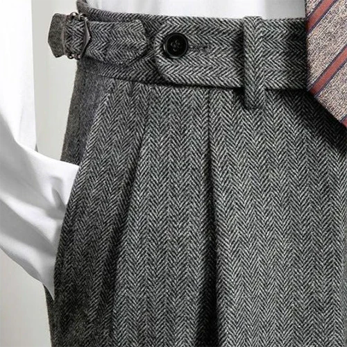 Męskie spodnie robocze slim fit w kolorze szarym z paskiem, dopasowane i eleganckie, idealne do środowiska biznesowego i formalnych okazji.