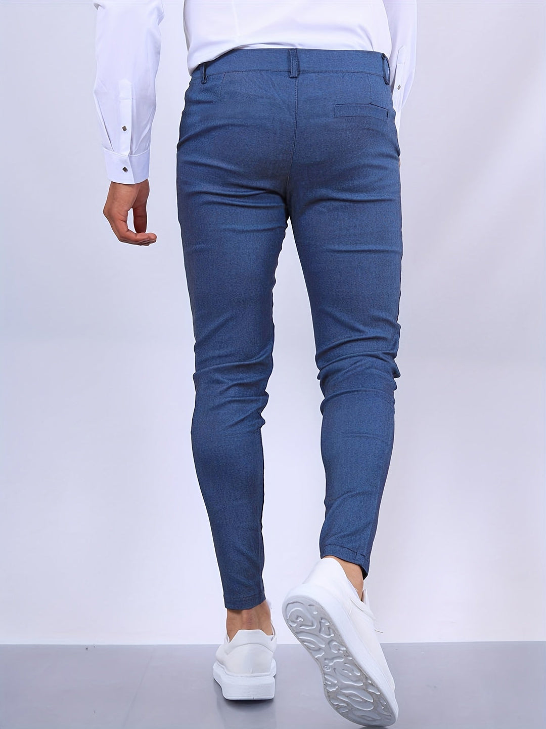 Eleganckie męskie spodnie slim fit, nowoczesny i dopasowany krój, idealne do profesjonalnego wyglądu i komfortu.