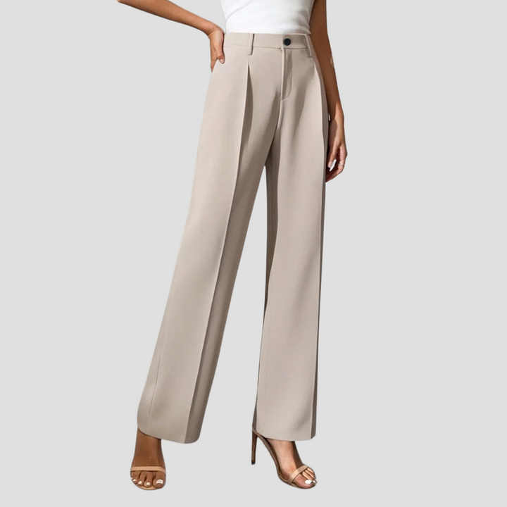 Modelka w szerokich spodniach z wysokim stanem, styl biurowy, elegancki wygląd
