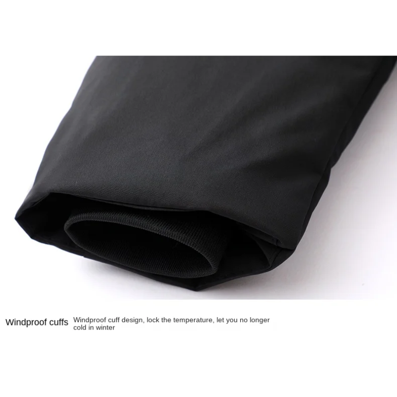 Męska parka zimowa, widok z przodu, odpinany kaptur, elegancki design, czarna, odporna na zimno i niepogodę.