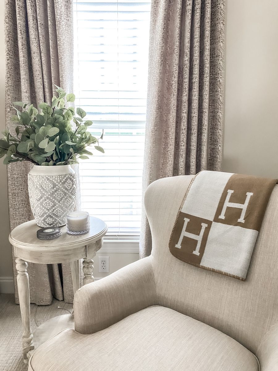 Luksusowy koc z wełny i kaszmiru, elegancki i miękki w odcieniach beżu, szarości, czerni i różu, dodatek luksusu do domu