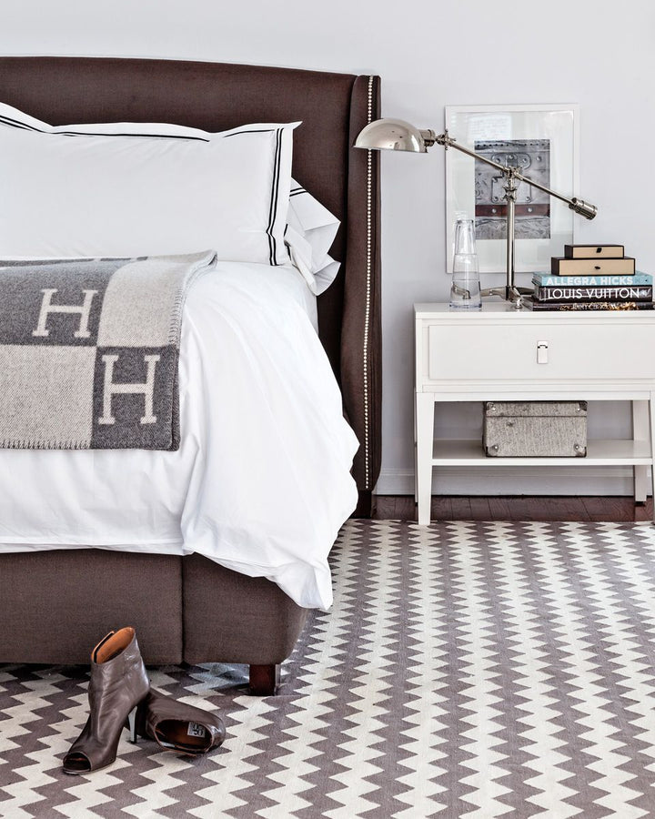 Luksusowy koc z wełny i kaszmiru, elegancki i miękki w odcieniach beżu, szarości, czerni i różu, dodatek luksusu do domu