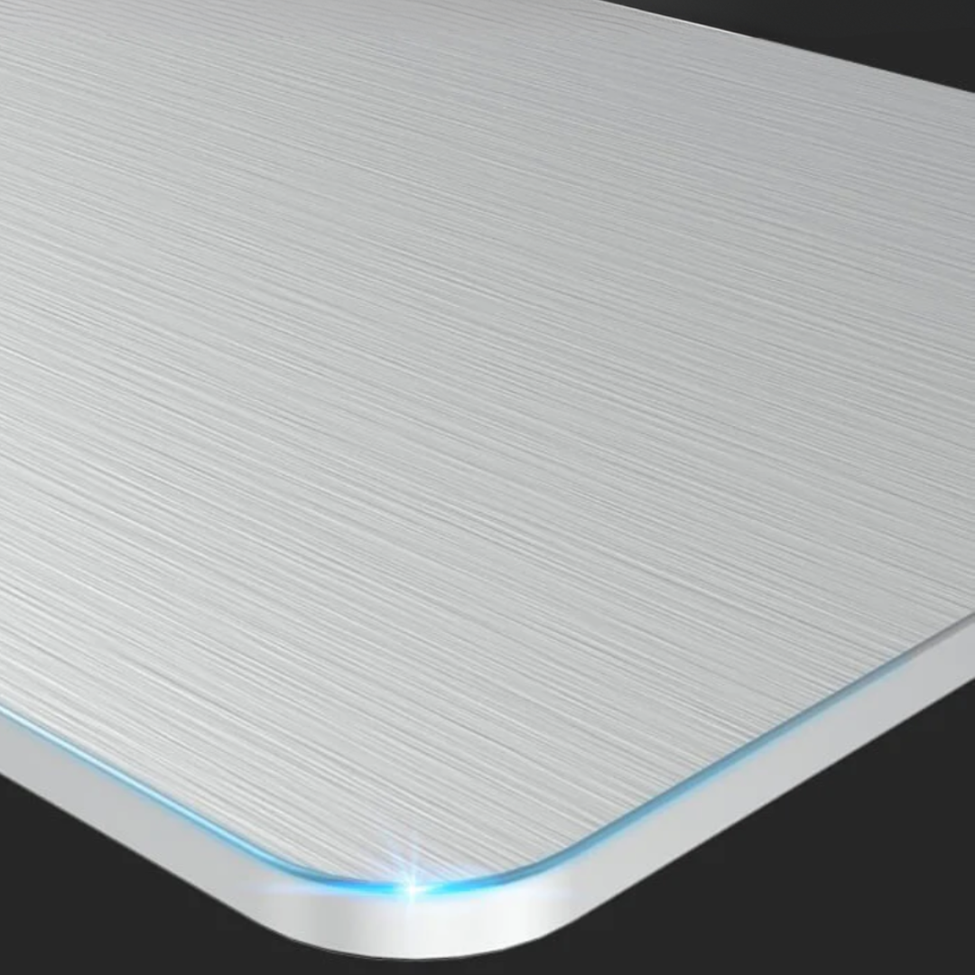 Antybakteryjna i trwała tytanowa deska do krojenia, odporna na zarysowania, do bezpiecznego użytku w kuchni.