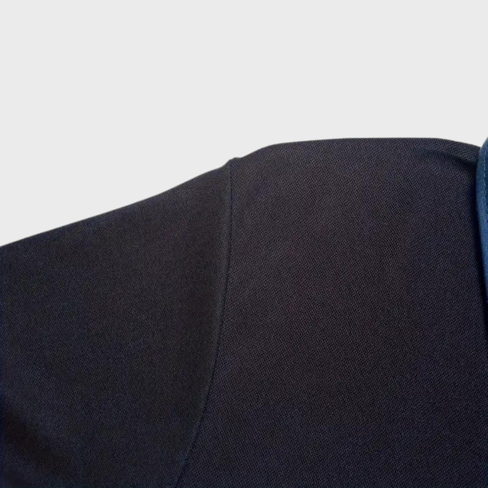 "Polo élégant pour hommes, noir, coupe moderne, tissu respirant, parfait pour style décontracté et formel, confort optimal."