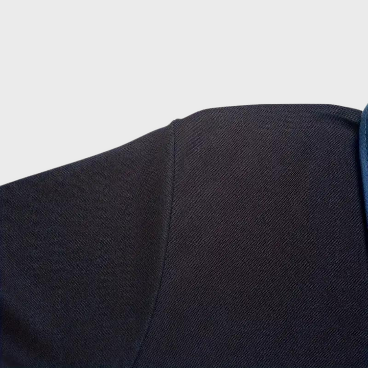 "Polo élégant pour hommes, noir, coupe moderne, tissu respirant, parfait pour style décontracté et formel, confort optimal."