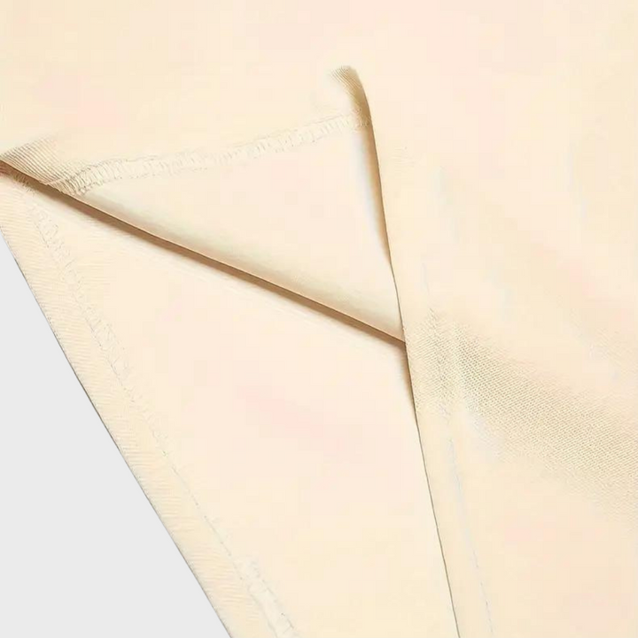 "Polo élégant pour hommes, noir, coupe moderne, tissu respirant, parfait pour style décontracté et formel, confort optimal."