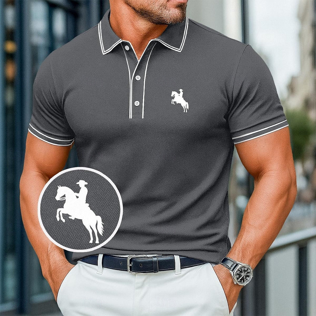 Miękka bawełniana koszulka polo dla mężczyzn, klasyczny design, jasnoniebieski kolor, komfort i elegancja na każdą okazję.