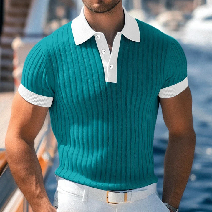 Męskie polo letnie z przodu, lekki i oddychający materiał, wygodny krój, stonowany styl dla eleganckiego wyglądu.