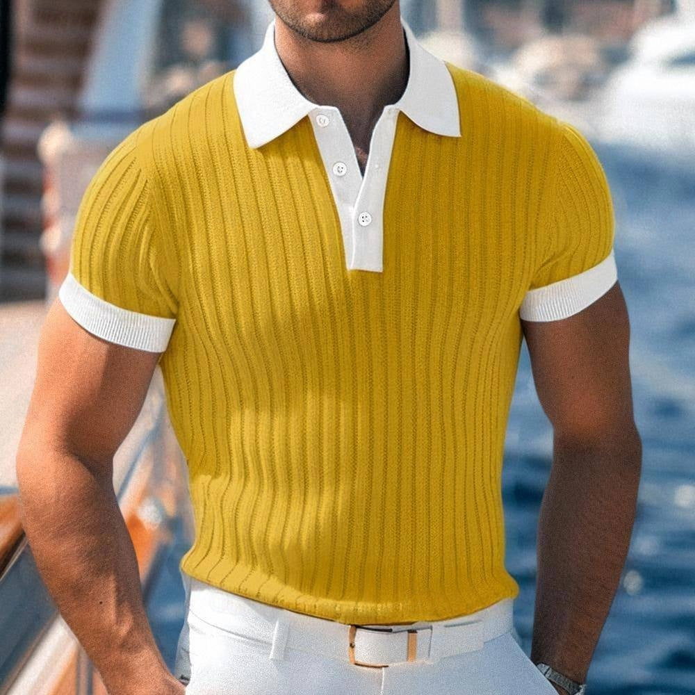Męskie polo letnie z przodu, lekki i oddychający materiał, wygodny krój, stonowany styl dla eleganckiego wyglądu.