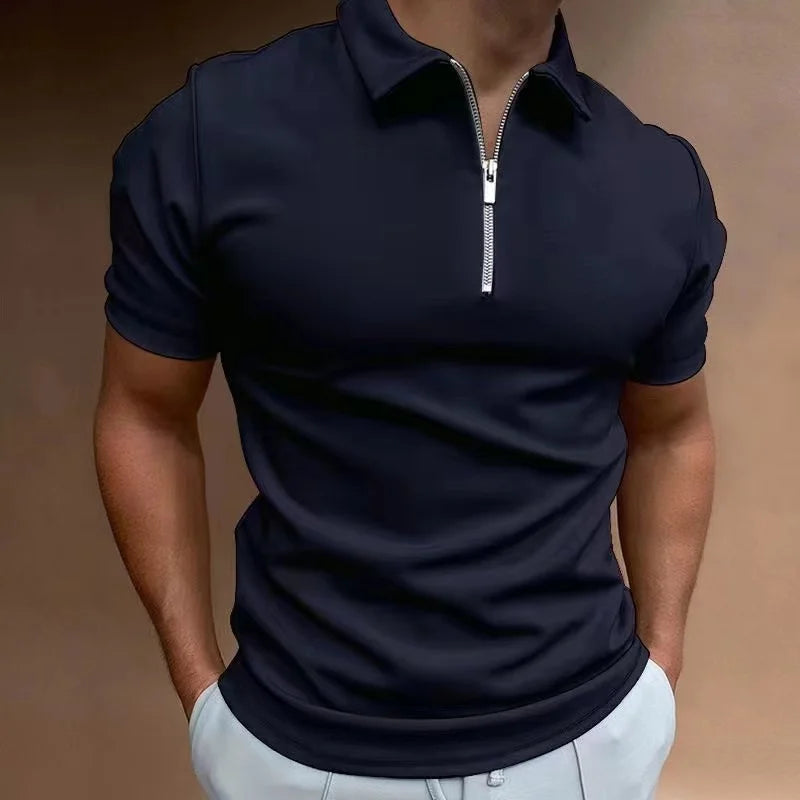 Męskie polo, widok z boku, wykończenie z zamkiem, nowoczesny design.