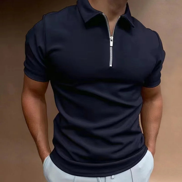 Męskie polo, widok z boku, wykończenie z zamkiem, nowoczesny design.