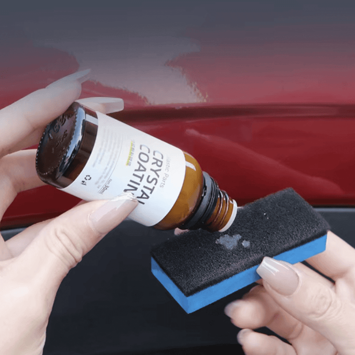Produkt do czyszczenia samochodu, przezroczysty spray, usuwa brud, chroni i nabłyszcza bez wody.