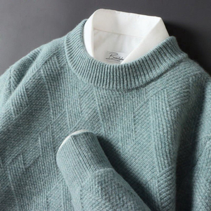 Elegancki męski sweter kaszmirowy, luksusowa faktura, dostępny w wielu kolorach, niezrównany komfort, ponadczasowy styl.