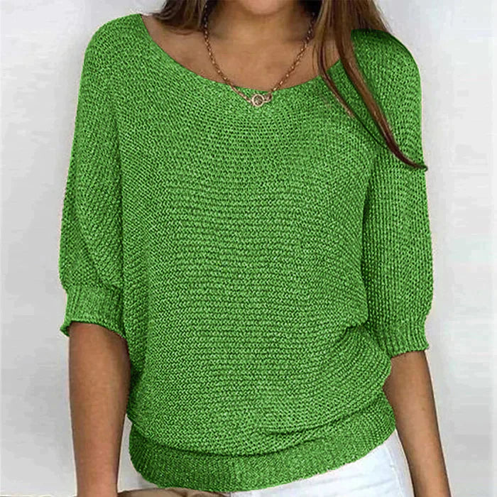 Elegancki sweter damski w kolorze fioletowym, z miękkiej dzianiny, idealny do stworzenia szykownego i wygodnego stroju.