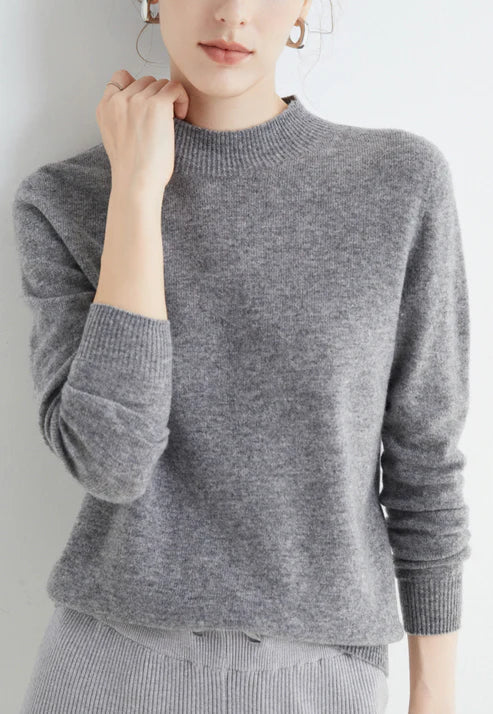 Damski sweter z miękkiego materiału, idealny na każdą okazję