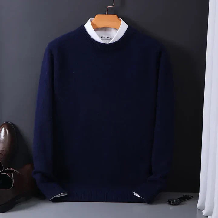 Pull en cachemire pour homme avec col rond, doux et élégant, idéal pour un style intemporel et un confort optimal.