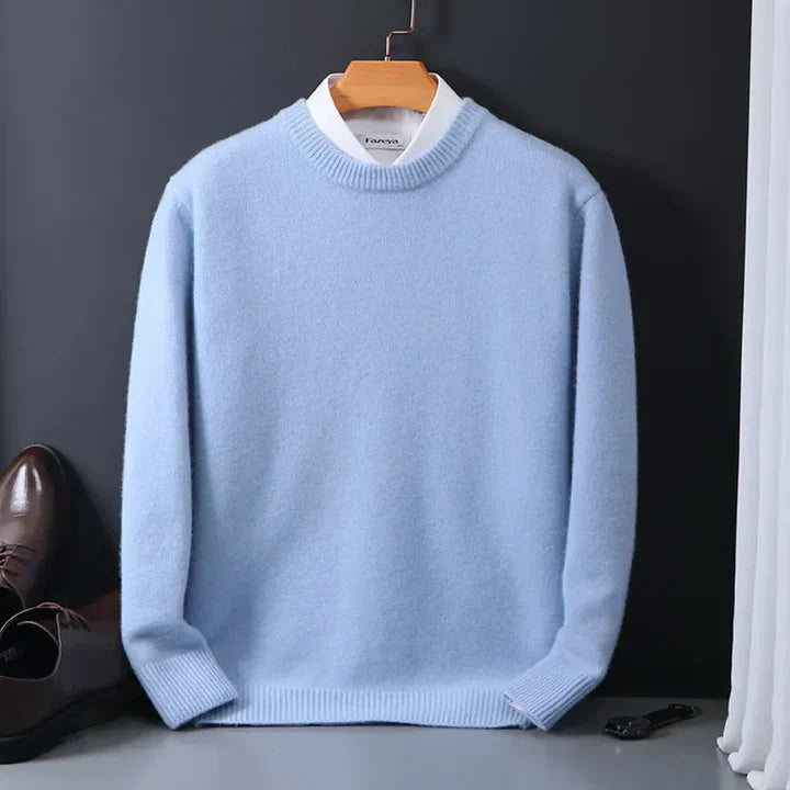 Pull en cachemire pour homme avec col rond, doux et élégant, idéal pour un style intemporel et un confort optimal.