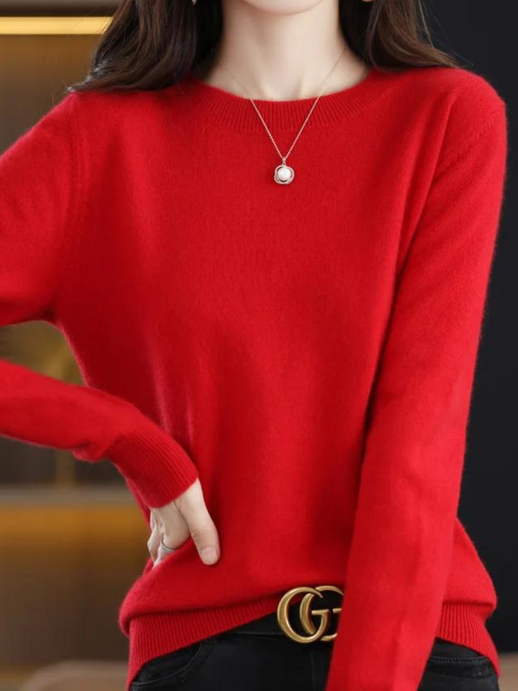 Sweter damski z wełny merynosów w kolorze beżowym, z długimi rękawami, eleganckim designem, luksusowy i miękki, idealny na zimę.