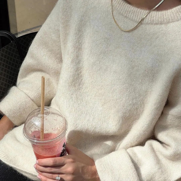 Damski sweter Luna z miękkiej wełny, elegancki, dopasowany krój, idealny na każdą porę roku, zapewniający komfort i ponadczasowy styl.