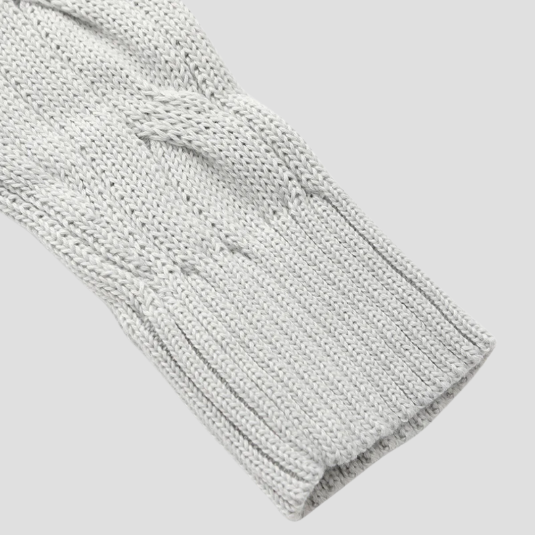 Męski sweter z warkoczem, klasyczny krój, zamek pod szyją, szary. Swobodna i ponadczasowa elegancja dla nowoczesnego wyglądu.