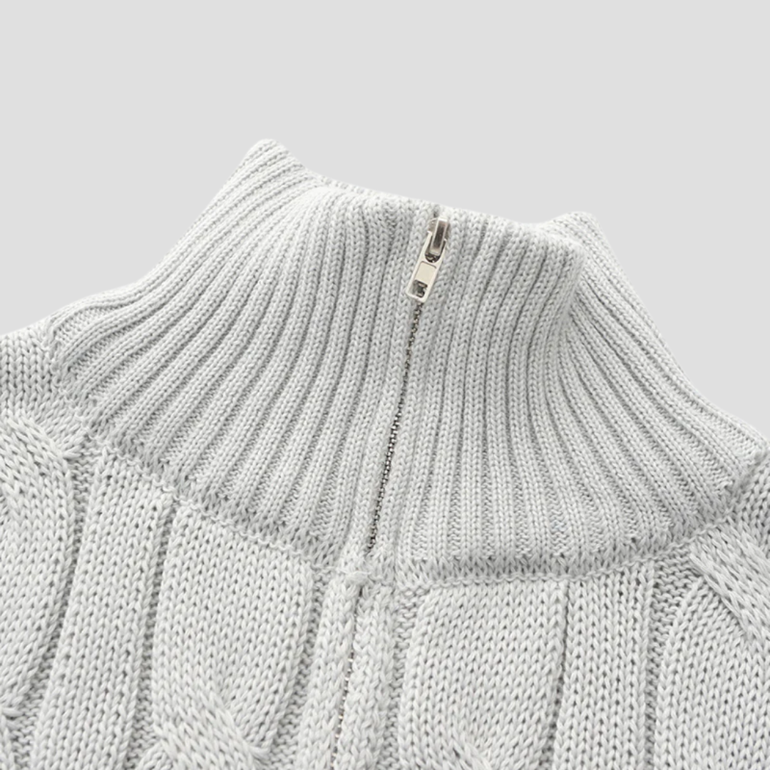 Męski sweter z warkoczem, klasyczny krój, zamek pod szyją, szary. Swobodna i ponadczasowa elegancja dla nowoczesnego wyglądu.