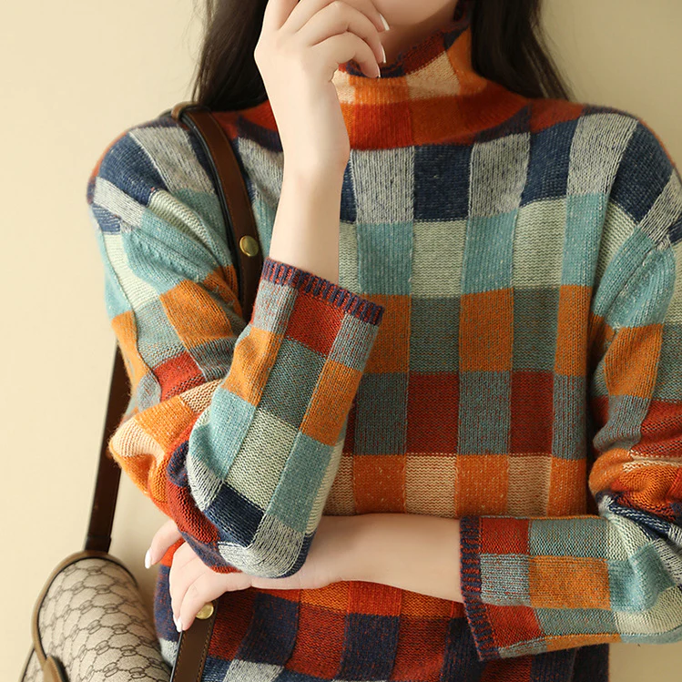Szarobrązowy sweter oversize z miękkiego kaszmiru z golfem, idealny do wygodnego i eleganckiego stylu.