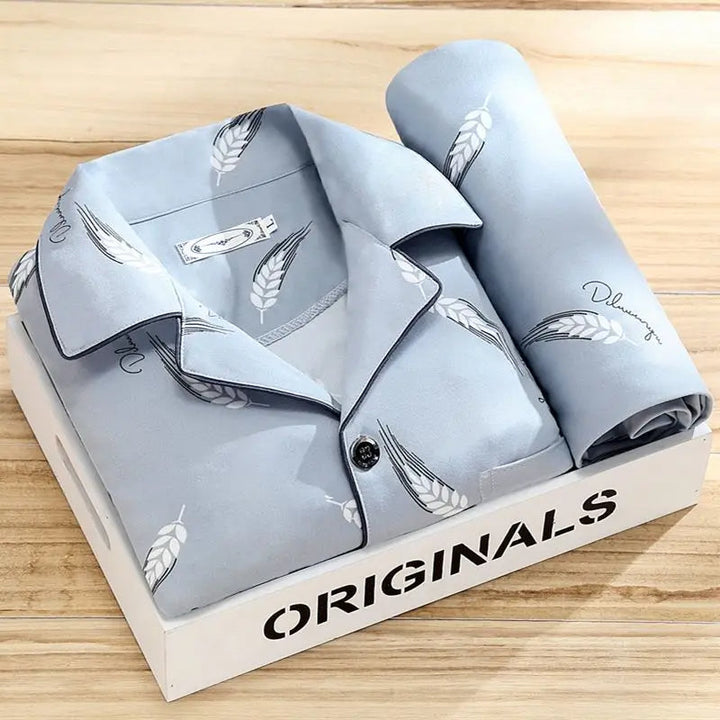 Elegancka męska piżama w paski, nowoczesny design, optymalny komfort, miękkie tkaniny, idealna na chłodne wieczory