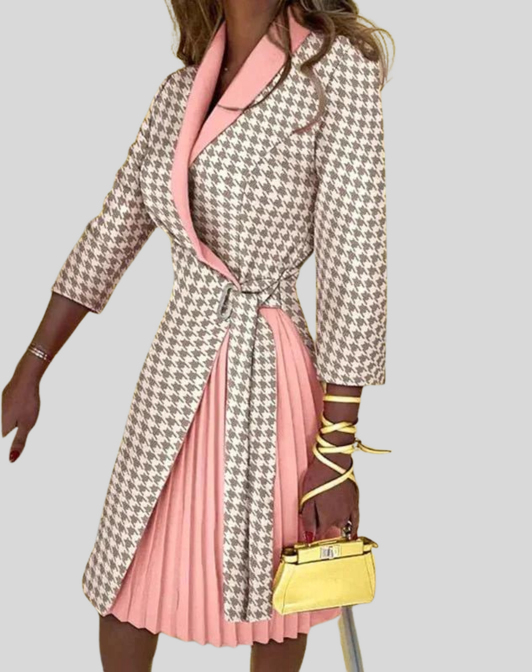 Elegancka sukienka blazer Janis w kolorze czarnym o strukturalnym kroju, z detalami w stylu office-chic, idealna na każdą okazję.