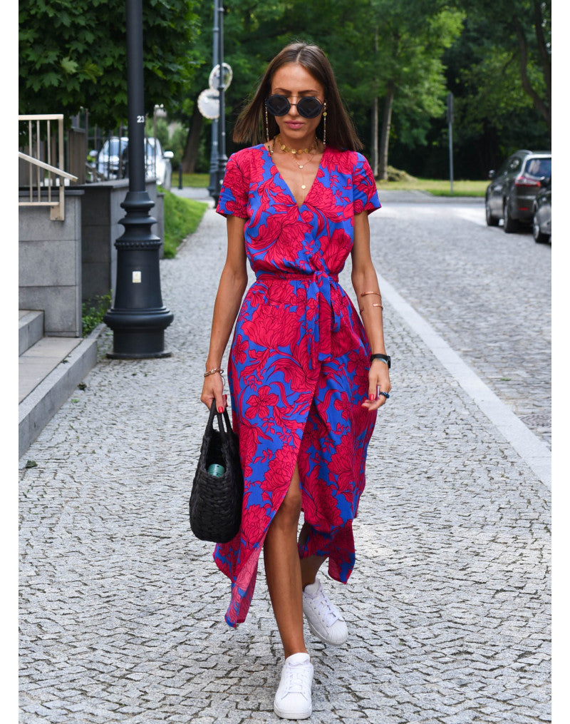 Sukienka letnia Louise, żywe kolory, eleganckie wzory kwiatowe, miękki materiał, idealna na letnie okazje.