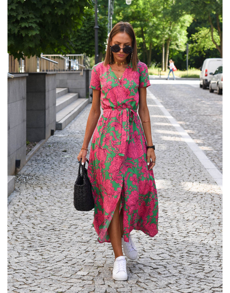 Sukienka letnia Louise, żywe kolory, eleganckie wzory kwiatowe, miękki materiał, idealna na letnie okazje.