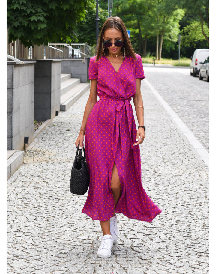 Sukienka letnia Louise, żywe kolory, eleganckie wzory kwiatowe, miękki materiał, idealna na letnie okazje.