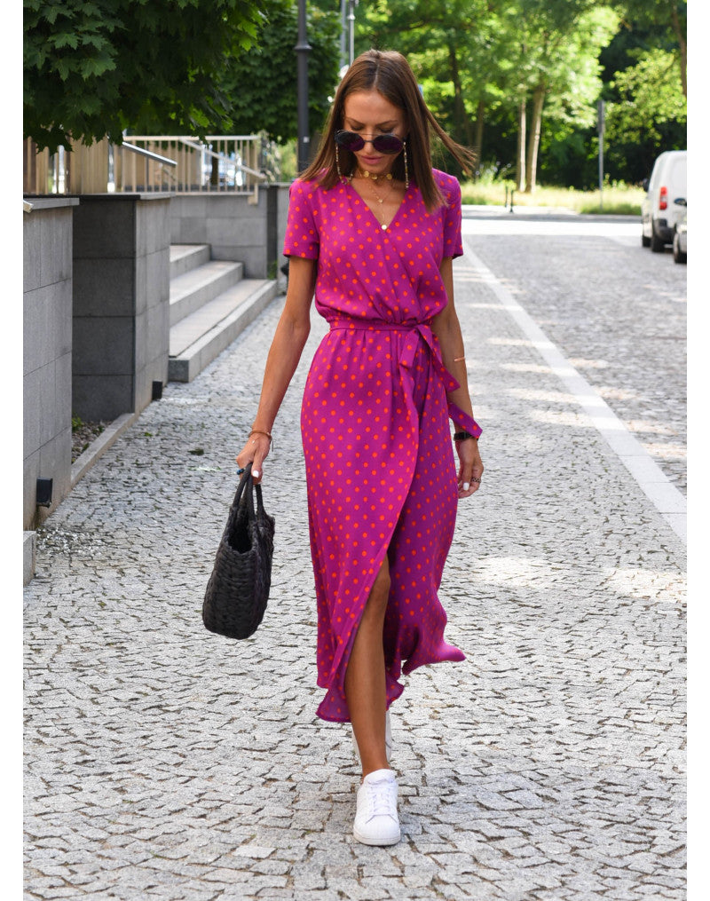Sukienka letnia Louise, żywe kolory, eleganckie wzory kwiatowe, miękki materiał, idealna na letnie okazje.