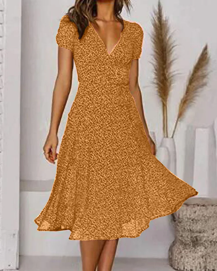 Zwiewna letnia sukienka damska Élise z szyfonu, we wzory kwiatowe, z dekoltem w kształcie litery V, elegancka i idealna na lato, widok z przodu.