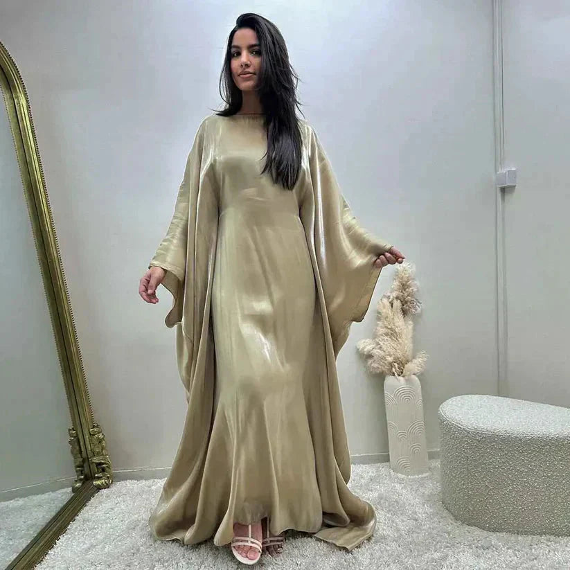 Płynna długa sukienka Abaya Alina, z długimi rękawami, wykonana z miękkiego materiału, z wyrafinowanymi detalami na specjalne okazje.
