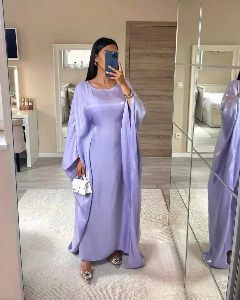 Płynna długa sukienka Abaya Alina, z długimi rękawami, wykonana z miękkiego materiału, z wyrafinowanymi detalami na specjalne okazje.