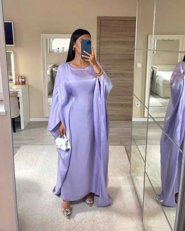 Płynna długa sukienka Abaya Alina, z długimi rękawami, wykonana z miękkiego materiału, z wyrafinowanymi detalami na specjalne okazje.