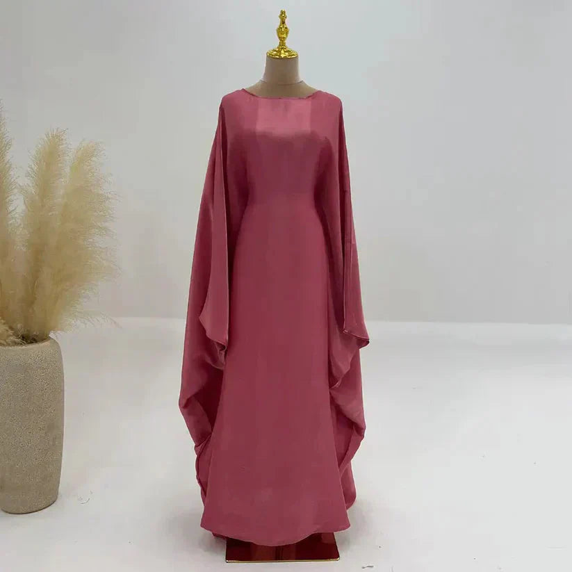 Płynna długa sukienka Abaya Alina, z długimi rękawami, wykonana z miękkiego materiału, z wyrafinowanymi detalami na specjalne okazje.