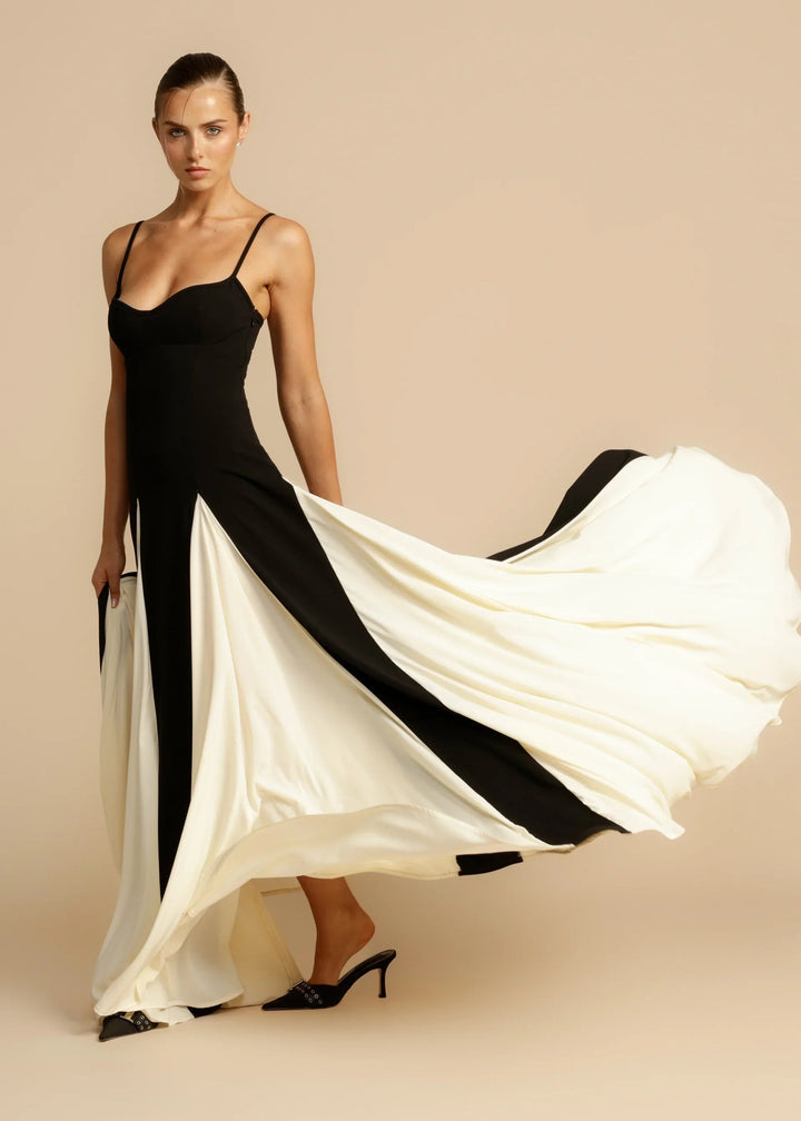 Elegancka sukienka maxi w kolorowe bloki, nowoczesny i elegancki krój, idealna na każdą okazję, niezrównany komfort.