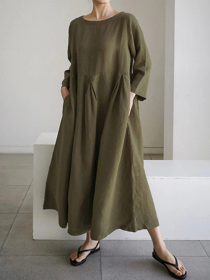 Długa lniana sukienka w kolorze beżowym, luźna, idealna na lato, elegancki i casualowy styl, rękawy 3/4, idealna dla kobiet.